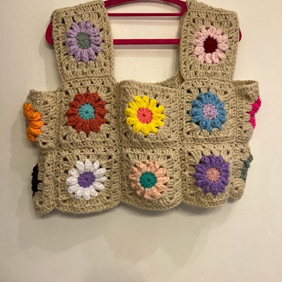 Handmade Crochet Daisy Crop Top - Picture 4 of 13